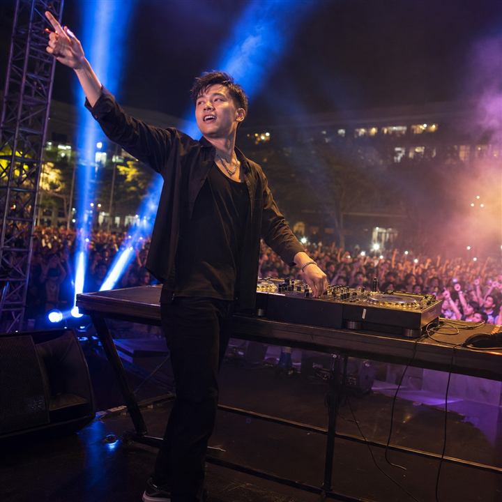 DJ NHẬT NAM biểu diễn